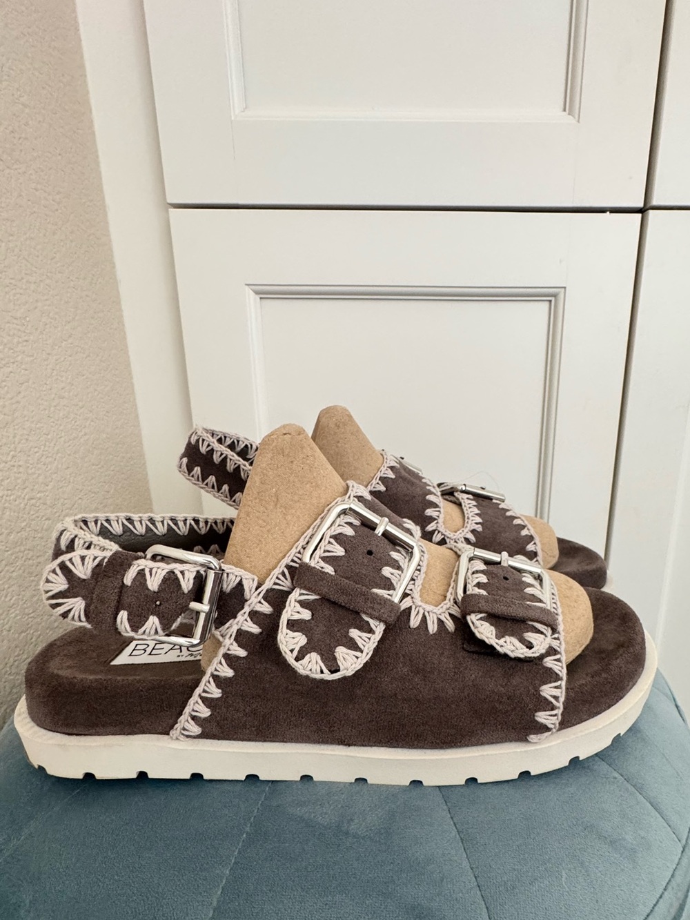 Beach by Matisse Koa Brown & White Sandals Like New